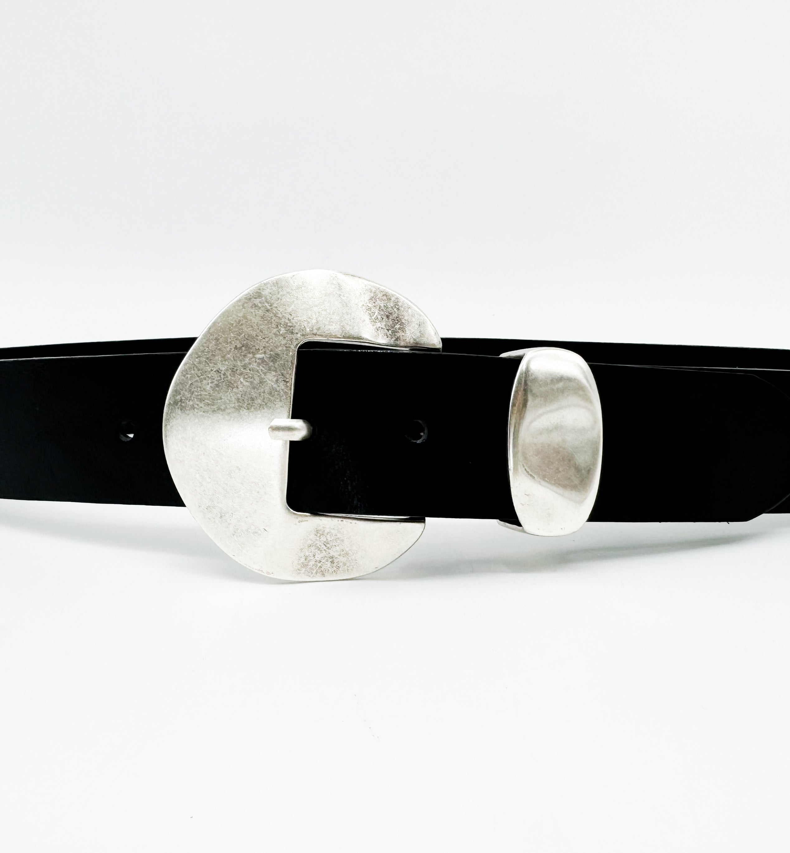 Soren Belt - Chic Black Italian Leather Belt Modern Western Silver Buckle - Streets Ahead