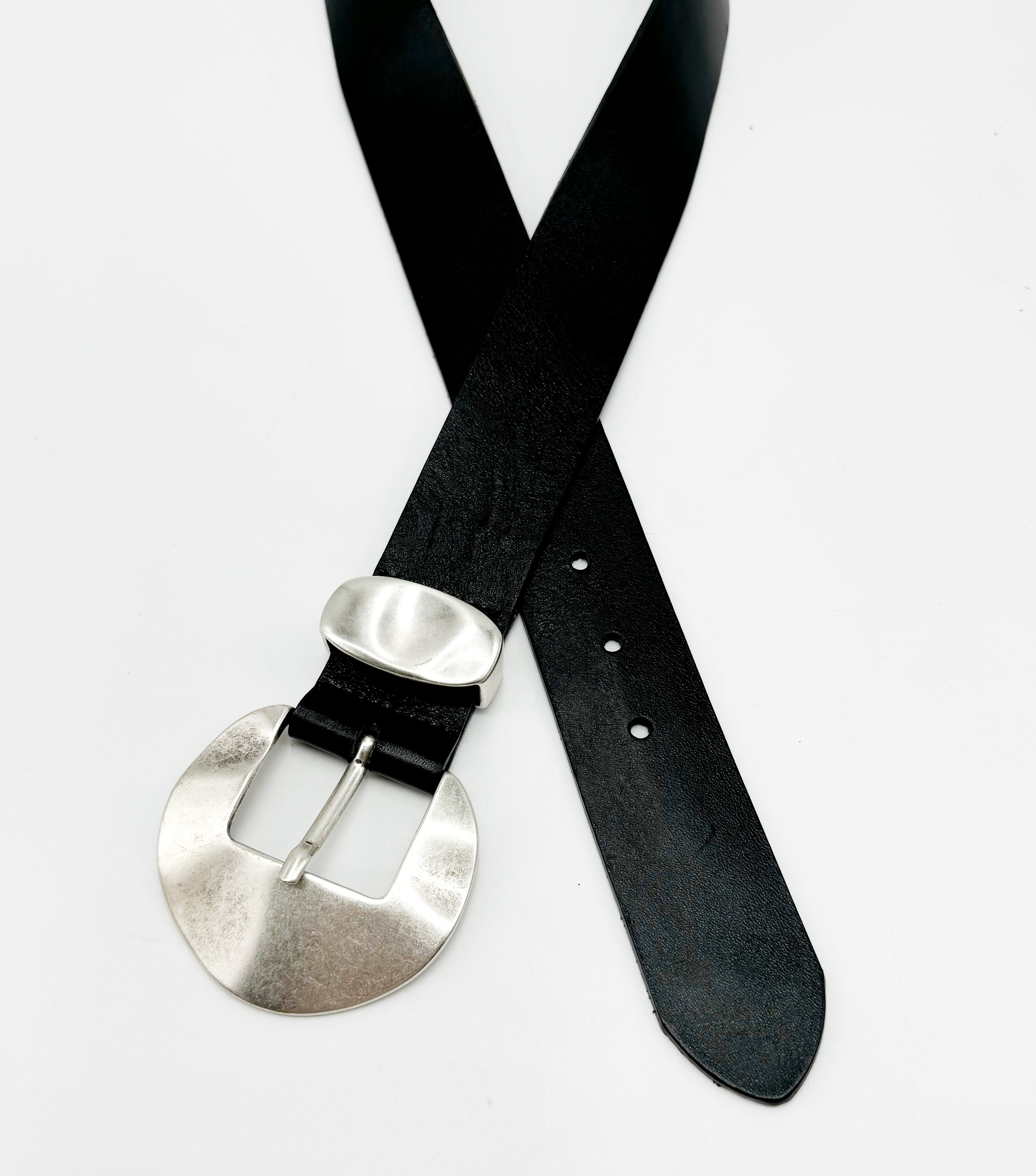 Soren Belt - Chic Black Italian Leather Belt Modern Western Silver Buckle - Streets Ahead