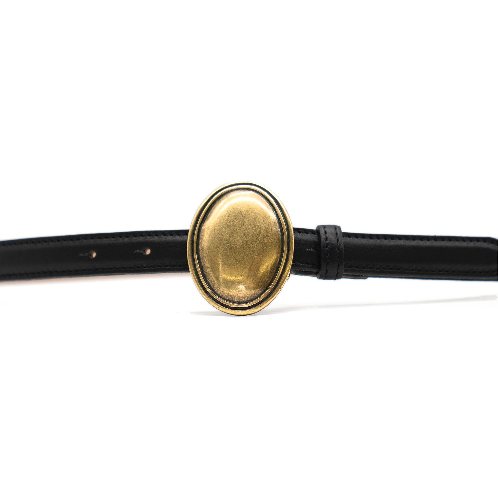 Juliet Belt in black leather, buckle detail