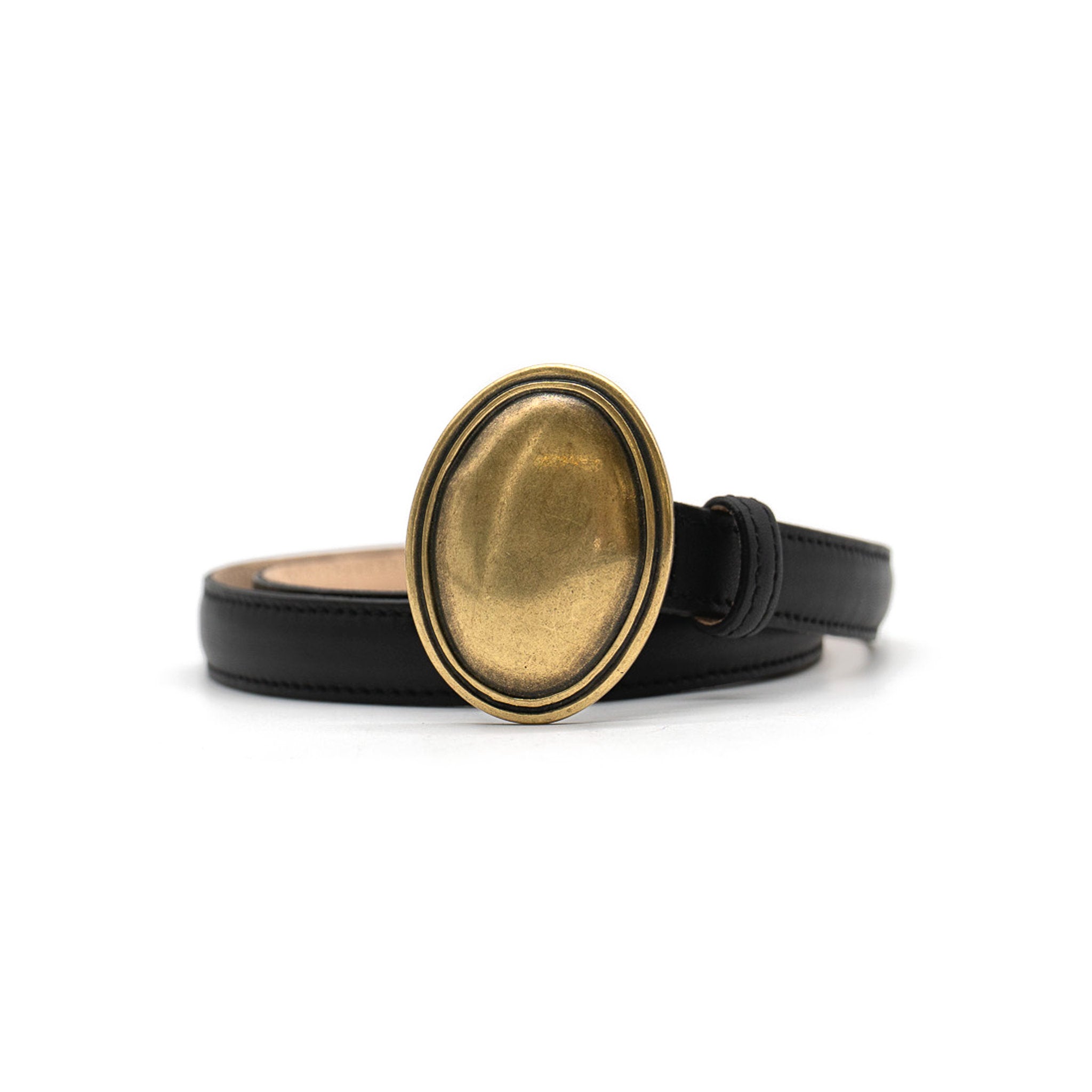 Juliet Belt in black leather, coiled
