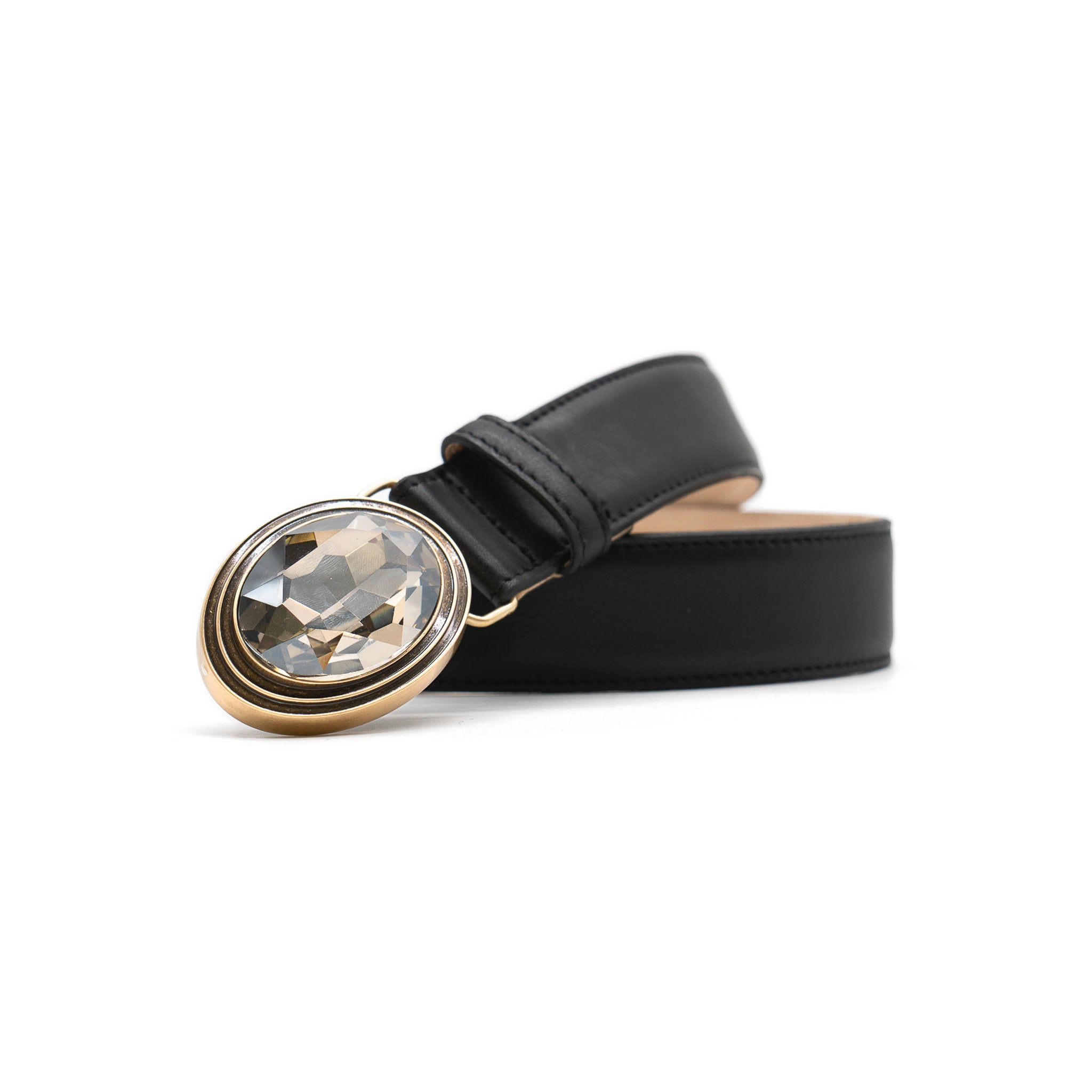 Adele Belt in black leather, coiled angle