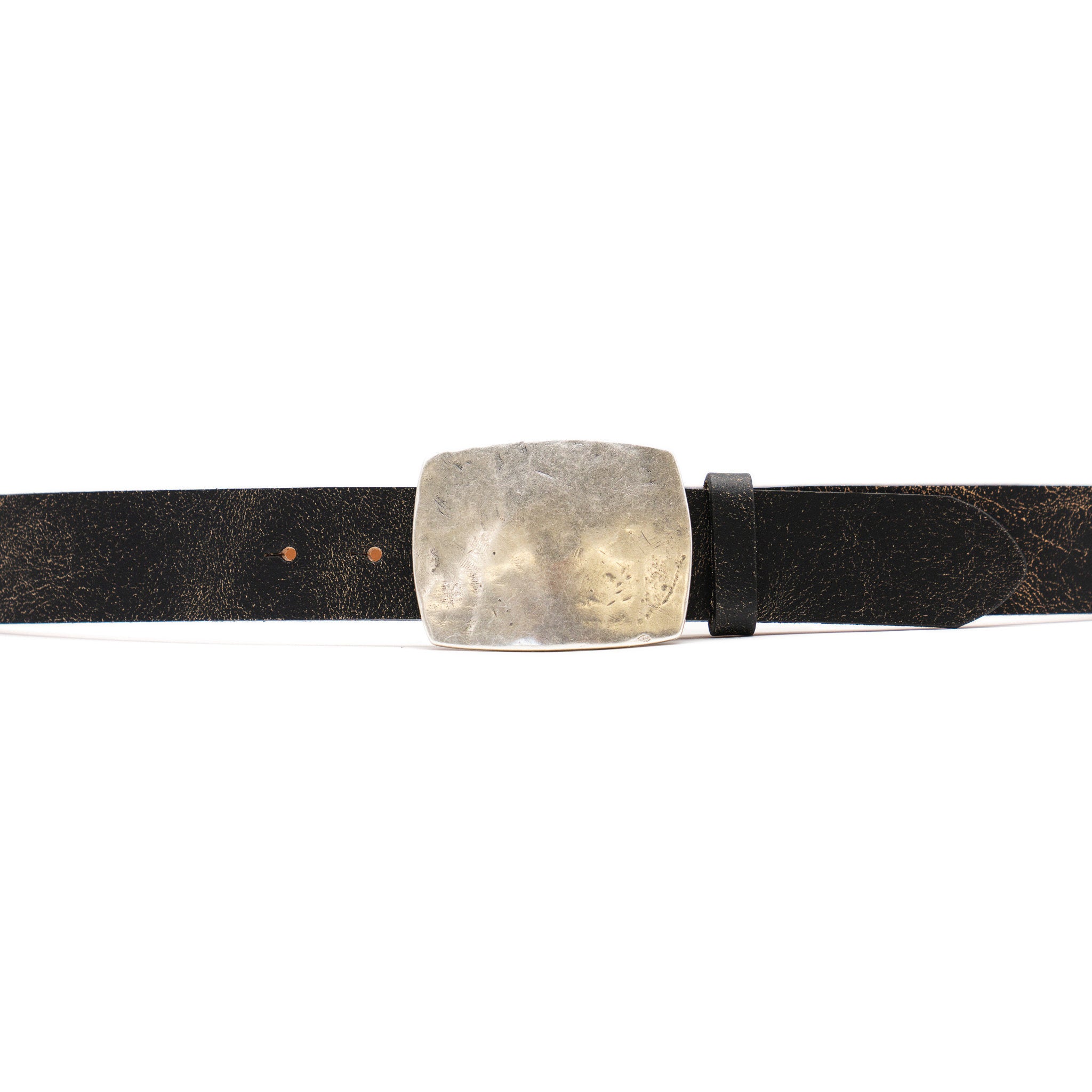Juno Belt in black crackle leather, buckle detail