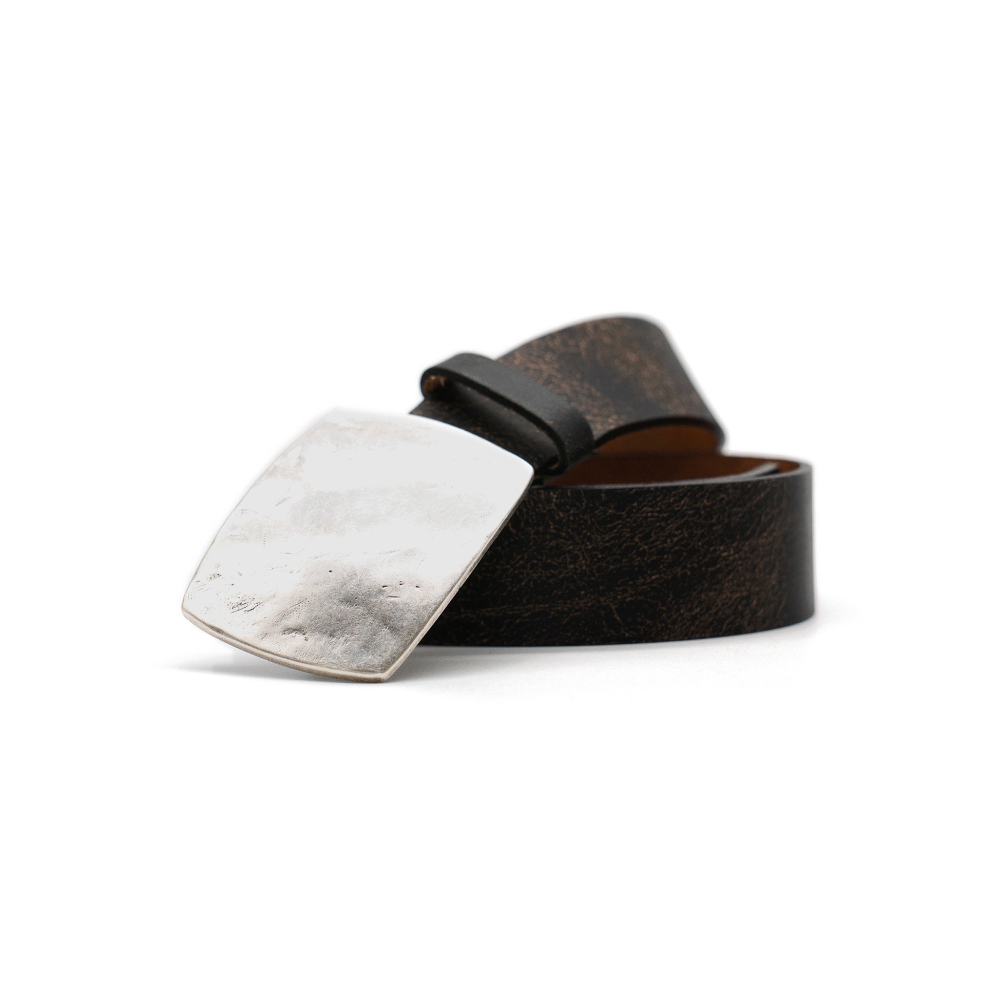 Juno Belt in black crackle leather, coiled angle