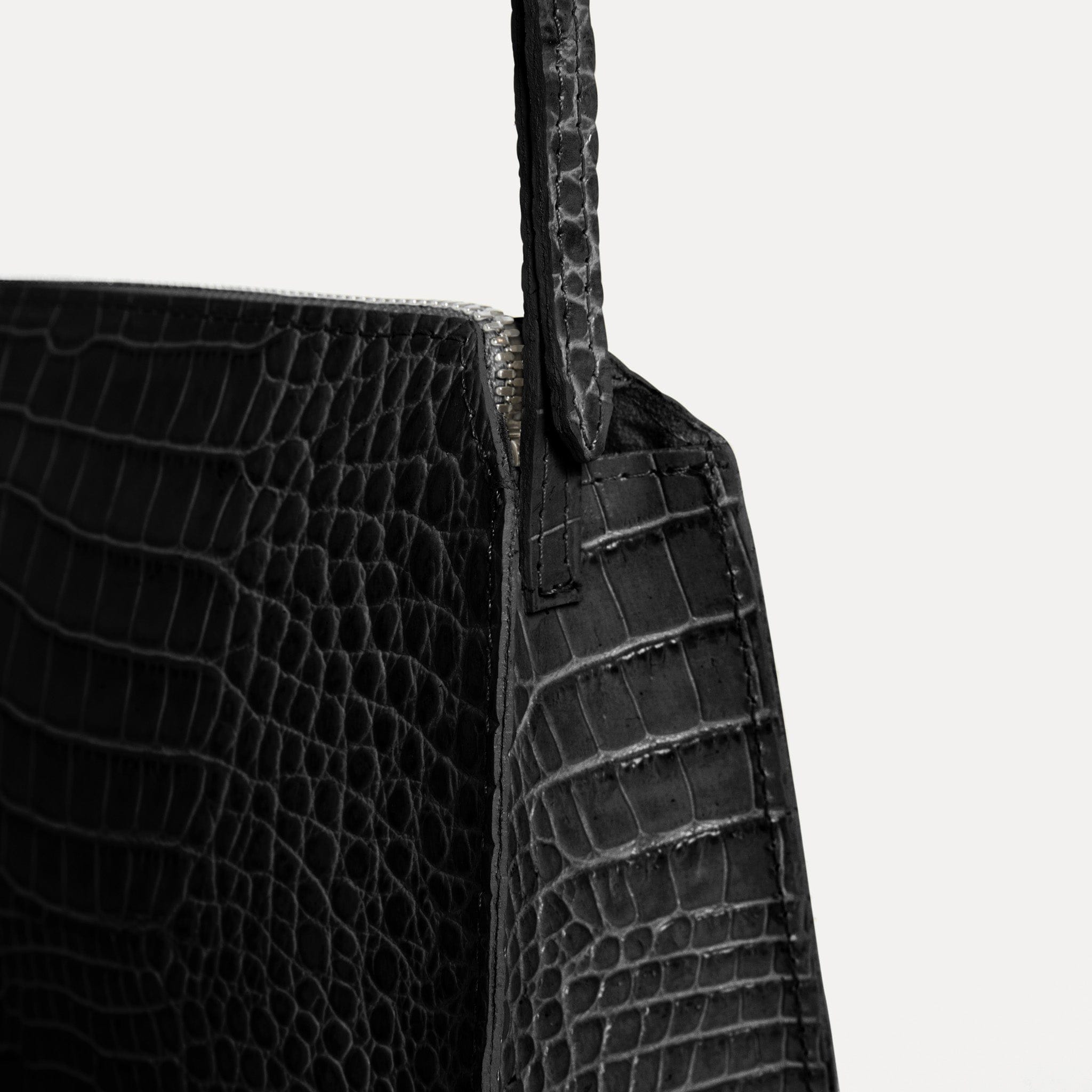 Streets Ahead Aria Handbag showing adjustable buckle strap