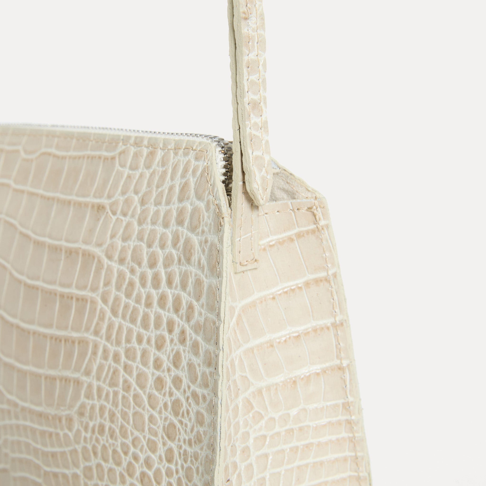 Streets Ahead Aria Handbag showing adjustable buckle strap